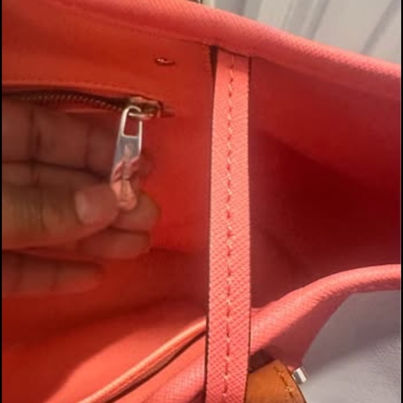 Michael Kors Jet Set Medium Striped Travel Tote in Coral White. - Picture 9 of 9